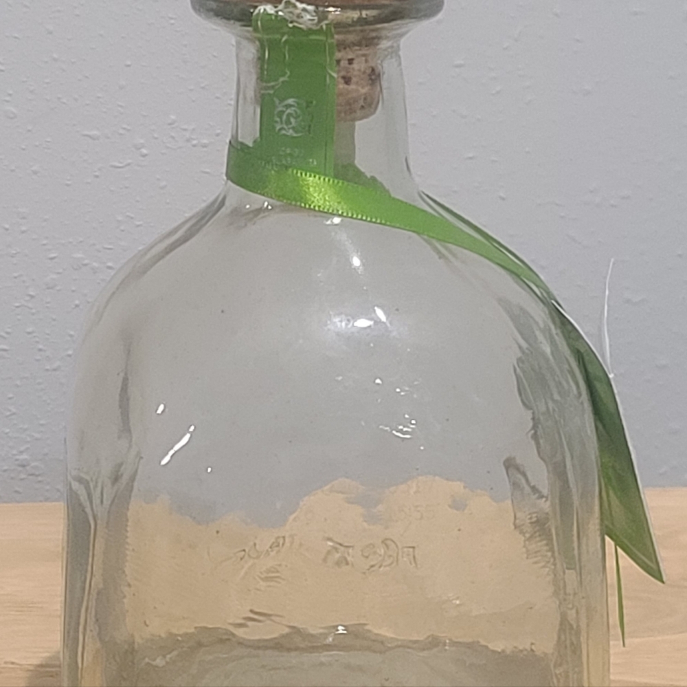 Empty bottle - Picture 4 of 6